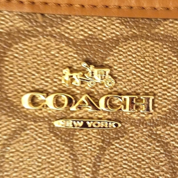 Coach Crossbody File Bag No D1723 - F58297 - Picture 2 of 9